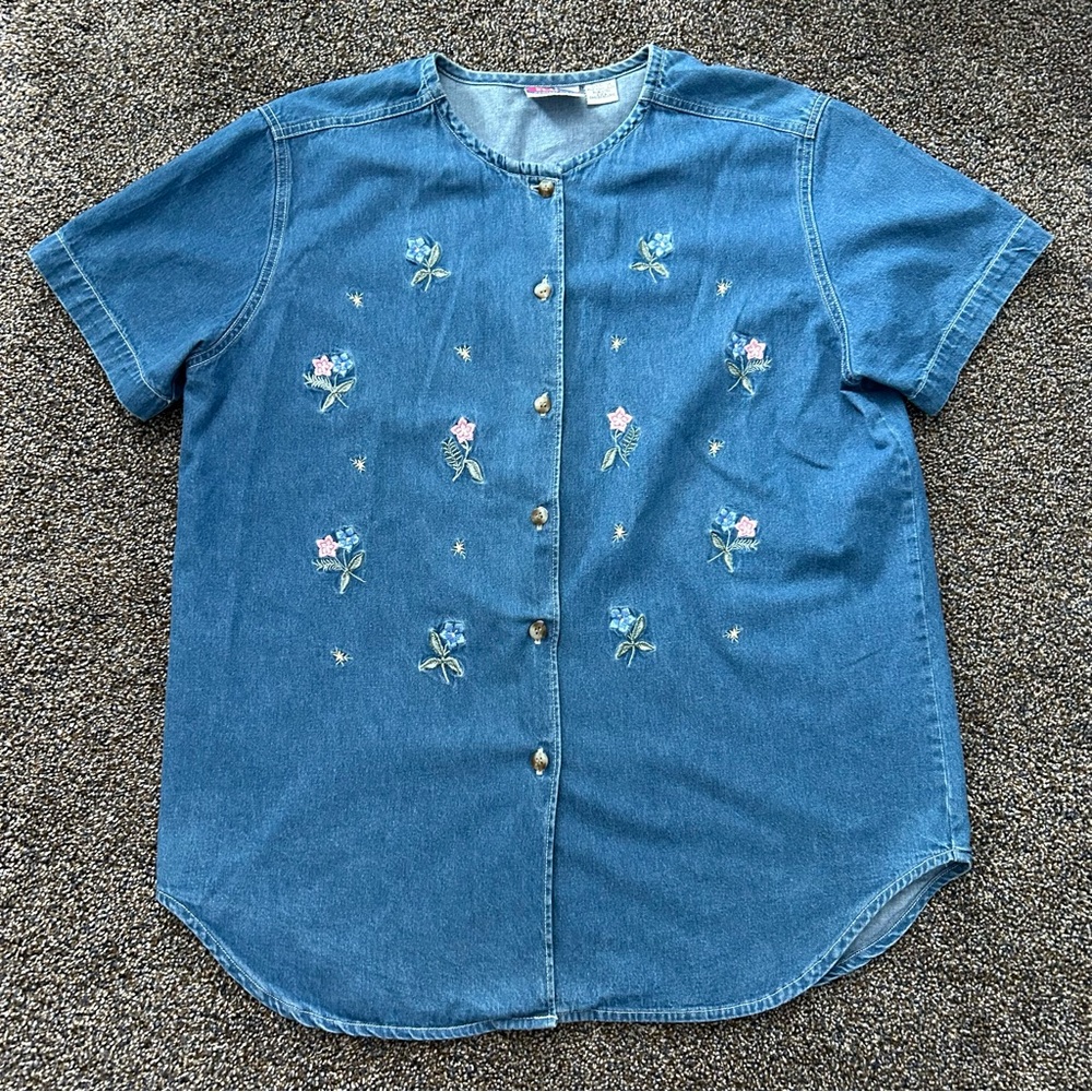 Vintage Cool Blues women’s large cotton denim floral embroidered button down top